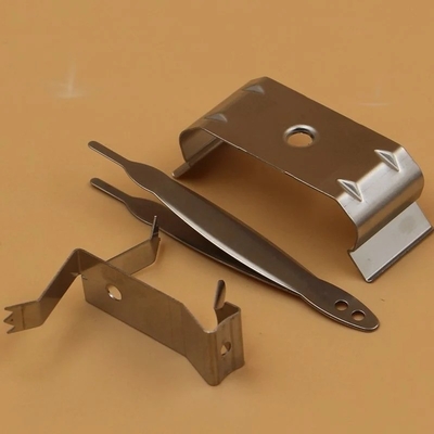 Direktversorgung mit Präzisionshardware aus Edelstahl mit individuellen Metallklemmen