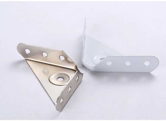 Stempelprozess Eckspangen aus Edelstahl