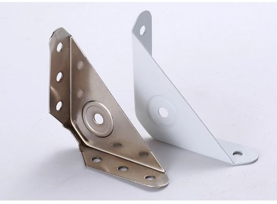 Stempelprozess Eckspangen aus Edelstahl