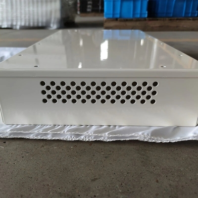 Stempeln von Aluminium-Eisen-Edelstahlteilen für CNC-Laserschneiden, Biegen und Schweißen