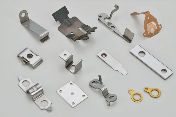 Anpassung von Stempelblöcken aus Edelstahl für die Herstellung von Blechmetallteilen